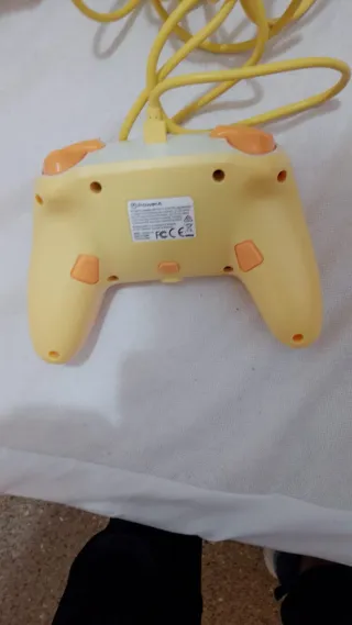 Mando PowerA Animal Crossing Amarillo