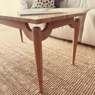 Mesa centro madera maciza y piedra