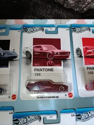 Hot Wheels Serie Pantone Silver