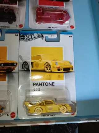 Hot Wheels Serie Pantone Silver