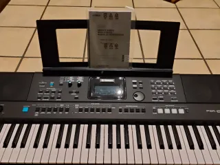 Tastiera Yamaha PSR-E473