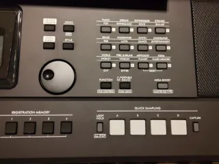 Tastiera Yamaha PSR-E473