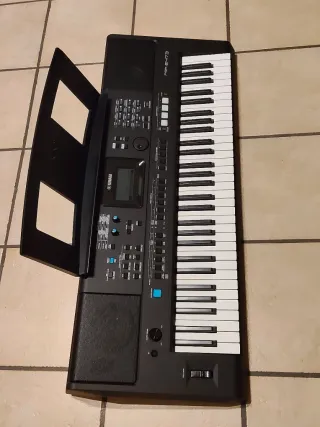 Tastiera Yamaha PSR-E473