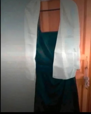 Vestido negro ocasión especial con estola