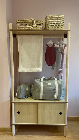 Armario Perchero madera con 2 puertas correderas