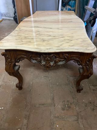 Mesa de centro baja salón de mármol y madera