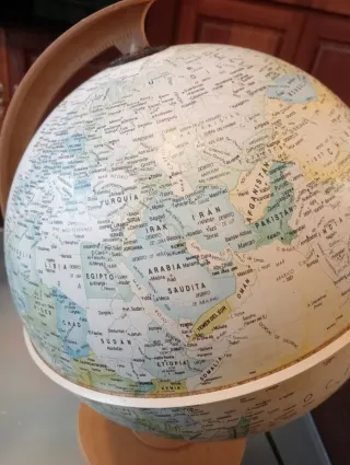 Globo terráqueo con luz