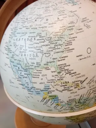 Globo terráqueo con luz