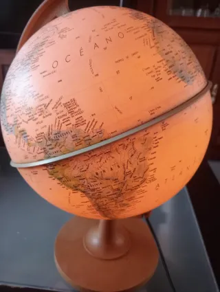 Globo terráqueo con luz