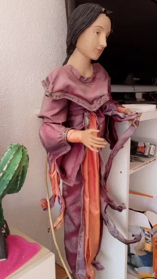 Figura de un metro,con soporte.