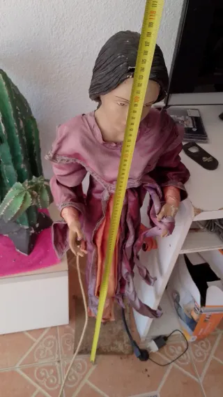 Figura de un metro,con soporte.