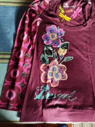 Camiseta Desigual mujer. Talla M. libélulas y Flor
