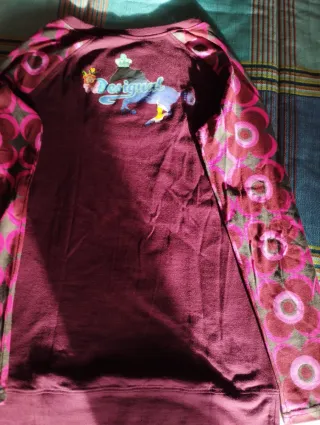 Camiseta Desigual mujer. Talla M. libélulas y Flor