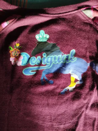 Camiseta Desigual mujer. Talla M. libélulas y Flor