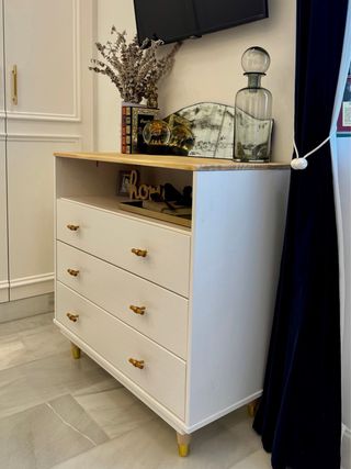 Cómoda maciza de madera