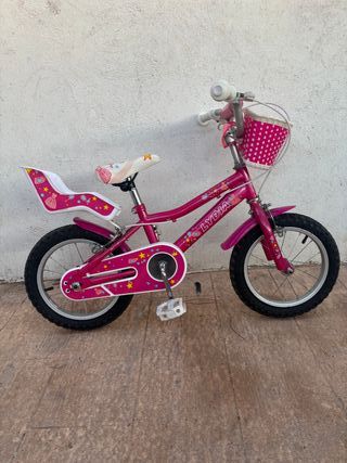 Bicicleta infantil rosa con cesta