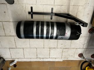 Saco de boxeo y soporte pared