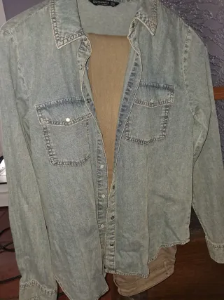 Camisa vaquera azul pero amplia es como una tallaS