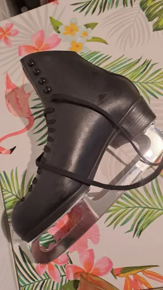 Pattini da ghiaccio neri Risport taglia 45