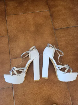 Sandalias de tacón con plataforma blancas
