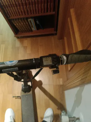 Patinete eléctrico negro