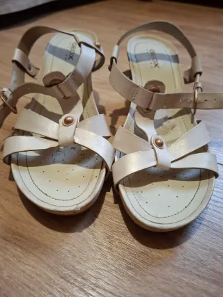 Sandalias Geox Beige y Doradas