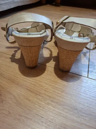 Sandalias Geox Beige y Doradas