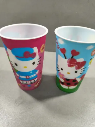 2 Vasos Hello Kitty Plástico