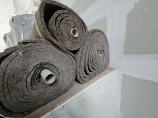 Fieltro acústico para suelos