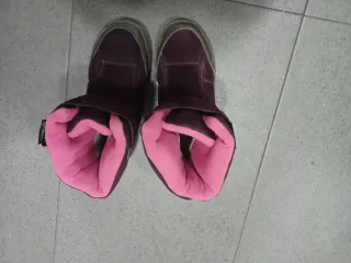 Botas de invierno moradas Decathlon talla 28