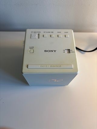 Despertador, reloj y Radio (3en1) Sony Gris/Blanco