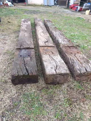 Traviesas de madera de tren