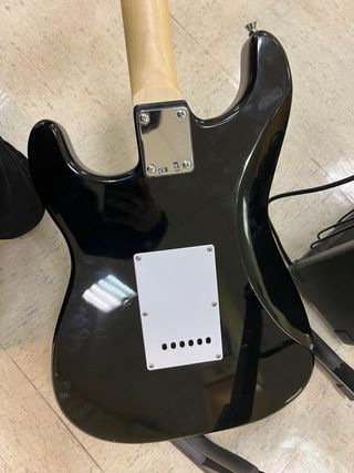 Guitarra Eléctrica Negra + Amplificador