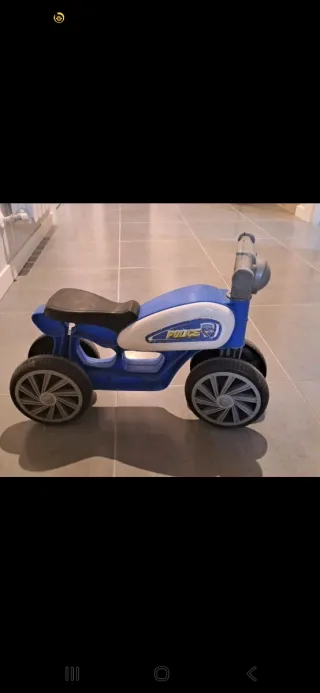 Moto correpasillos azul Police