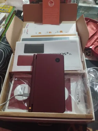 PACCHETTO NINTENDO DSI XL + GIOCHI E ACCESSORI