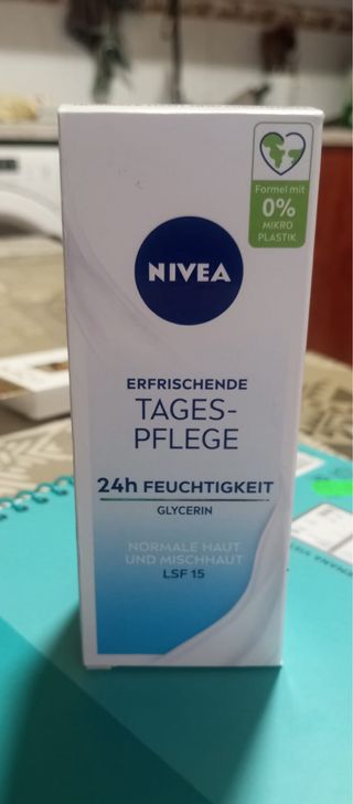 Nivea Crema Facial Día 24h Humectación LSF 15