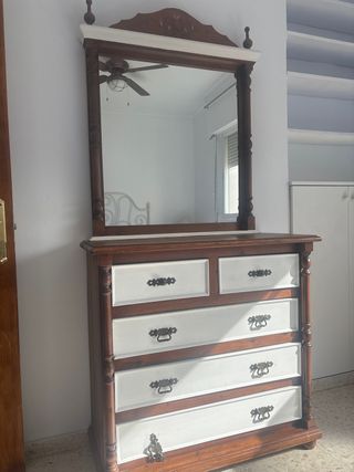 Cómoda con espejo