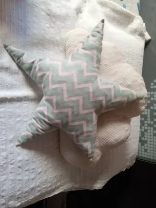 Cojines infantiles estrella y nube