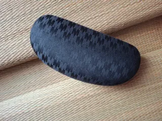 Gafas de sol rojas y estuche Max Mara