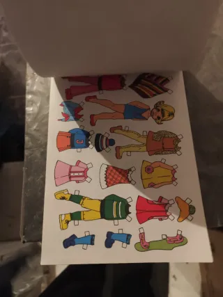 Libro muñecas recortables