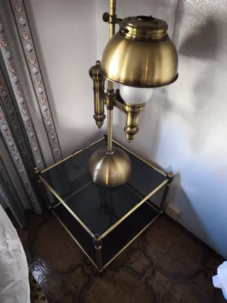 Antica lampada da tavolo