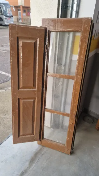 Ventana antigua de madera