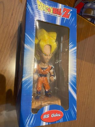 Figura Goku SS y Manga Dragon Ball Z