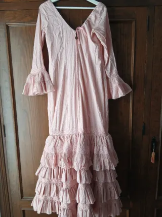 Vestido de flamenca rosa volantes