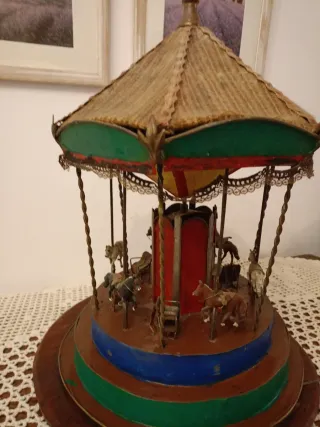 Antiguo tiovivo alemán finales S.XIX autómata.