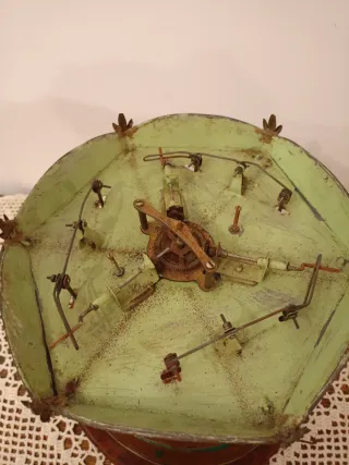 Antiguo tiovivo alemán finales S.XIX autómata.