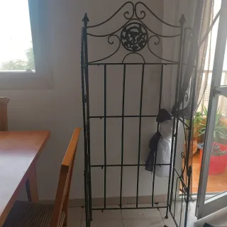 Estanteria decorativa de metal negra