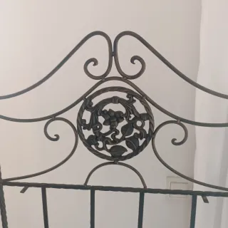 Estanteria decorativa de metal negra