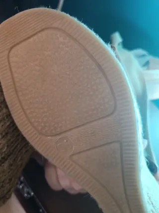 Sandalias cuña Kickers atadas al tobillo sin usar