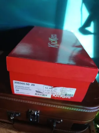 Sandalias cuña Kickers atadas al tobillo sin usar